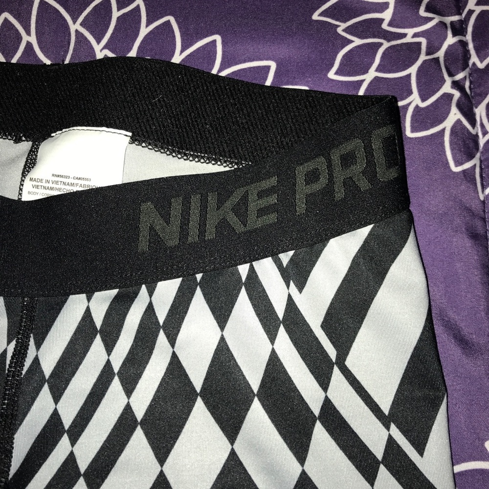 Nike pro cropped leggings